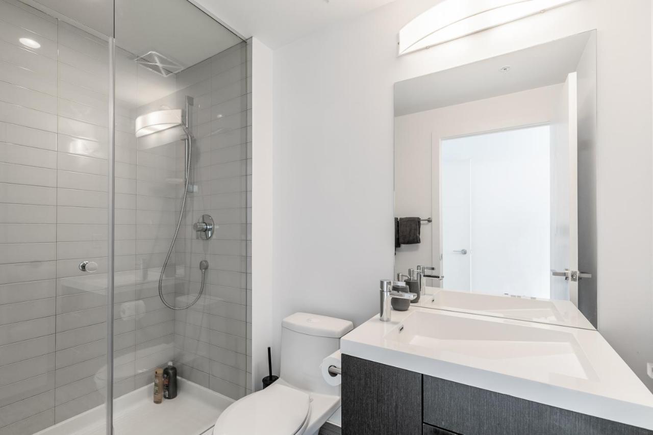 Apartment High-end 2 Bedroom - Entertainment District, Downtown - Skyline View & Balcony Toronto